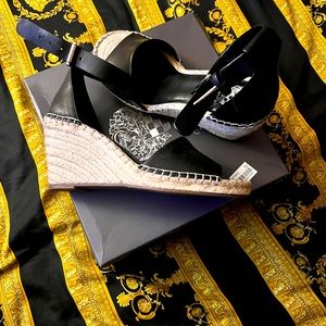 Vince Camuto Black sandals 8.5 in size